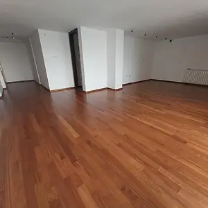 Osvijetljeni enterijet sa kvalitetnim i dugotrajnim podnim rješenjem