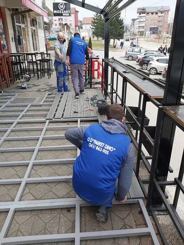 Izvođači radova Parket Dino firme postavljaju novi kvalitetni WPC pod